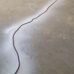  欧阳文东，“去‘物质’雕塑”，装置，沉香，檀香，浮想，沙子，铝板，尺寸可变，2013